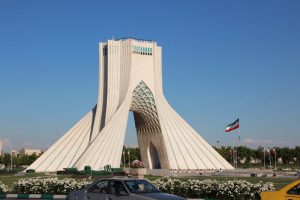 La Torre Azadi, simbolo di Teheran, inaugurata nel 1971