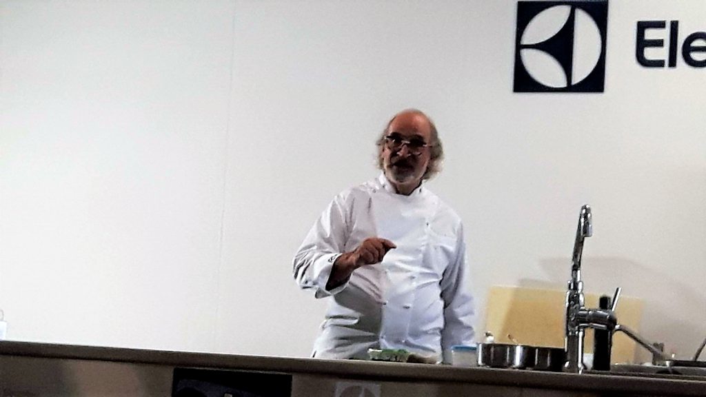 Andy Luotto gran cerimoniere, tra prelibatezze e “piatti di recupero”