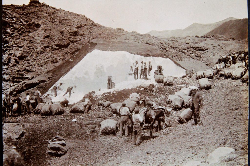 “Tacche”, neviere e nevaioli sull’Etna