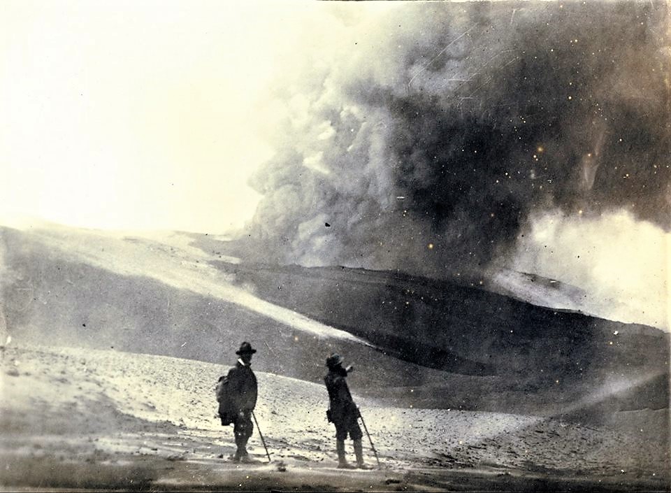 “L’Etna, grande attore con la sua fantasia tragica … Mai ho visto espressioni comparabili alle sue”
