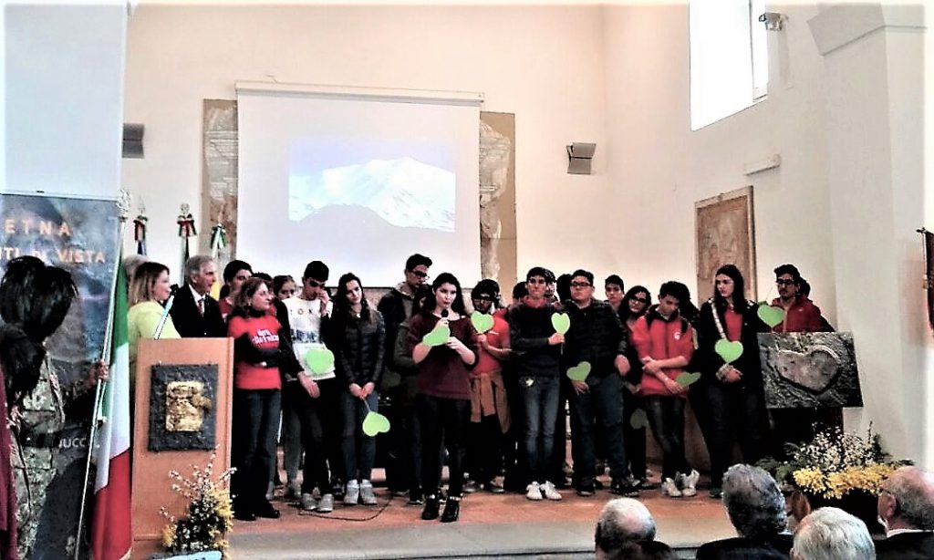 La Regione, “madre” indifferente. Il gioioso popolo delle scuole. Le due facce del Trentennale del Parco dell’Etna