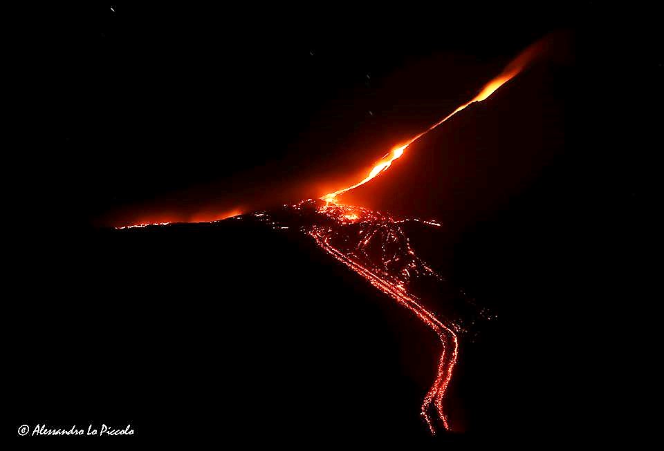 Quando l’Etna è in eruzione: tutte le attività multidisciplinari di monitoraggio