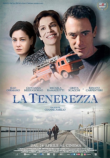 “La tenerezza”, tante mani che si cercano e si tengono. Fino alla fine
