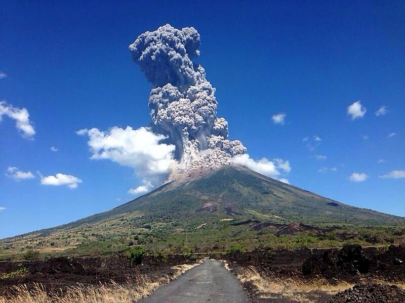 Quando volano i “proiettili” vulcanici, che possono essere grandi anche quanto un camion …