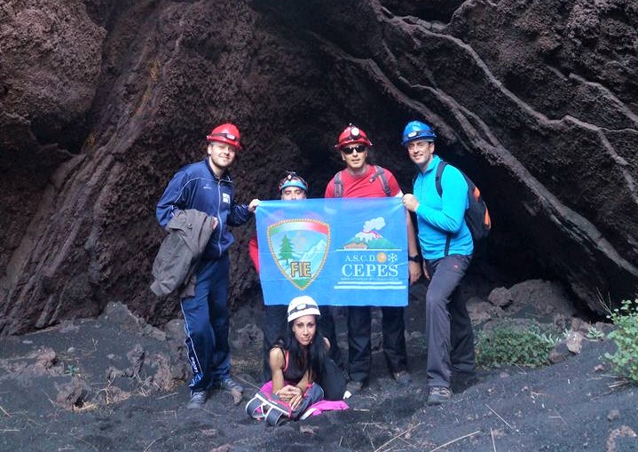 Etna, alla scoperta della Grotta degli Archi