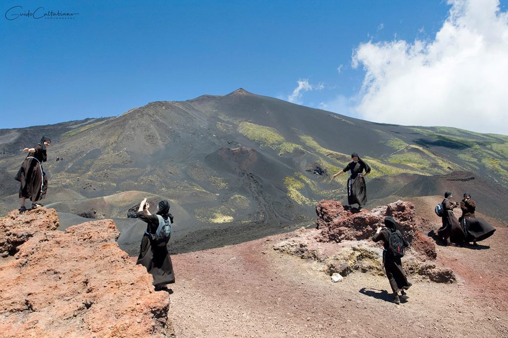 La Muntagna (e le suore) di Guido Caltabiano da domani in mostra a New York, al Palazzo di Vetro delle Nazioni Unite. L’autore: “Meravigliosa Etna”