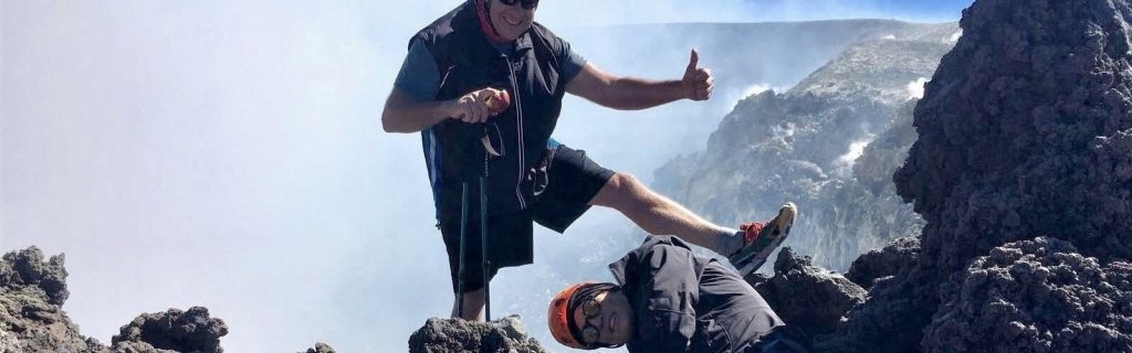 “Mi sento la regina del mondo”. Sulla cima dell’Etna con la sclerosi multipla. Così Toni Krok, quarantenne sudafricana, ha vinto la sua straordinaria sfida