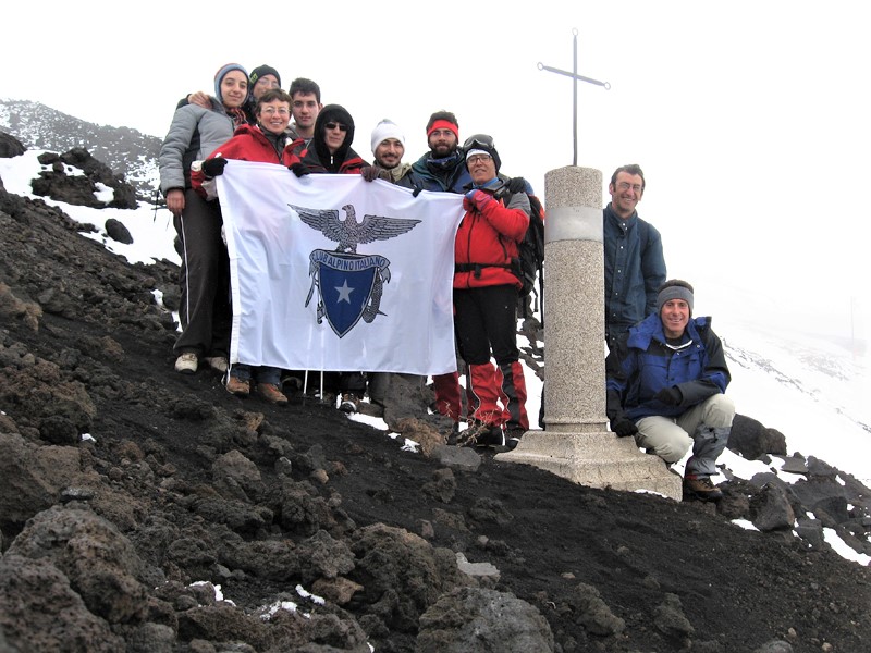 Dedicato a Giovannino Cagni, che sull’Etna trovò la morte 90 anni fa