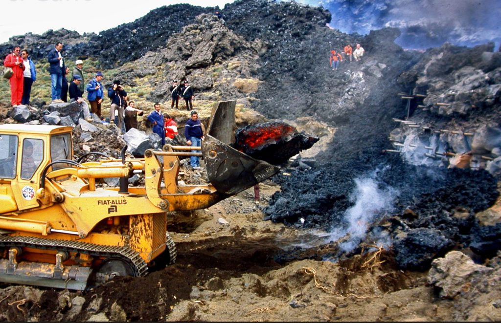 “Etna 1983, il tentativo. In quel cantiere della deviazione io c’ero”. La testimonianza e la fotocronaca di un protagonista