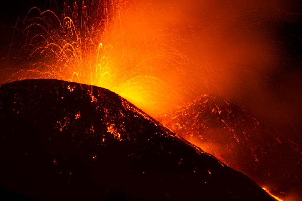 L’Etna di Simone. Il fascino di quel fuoco tanto amato e lontano