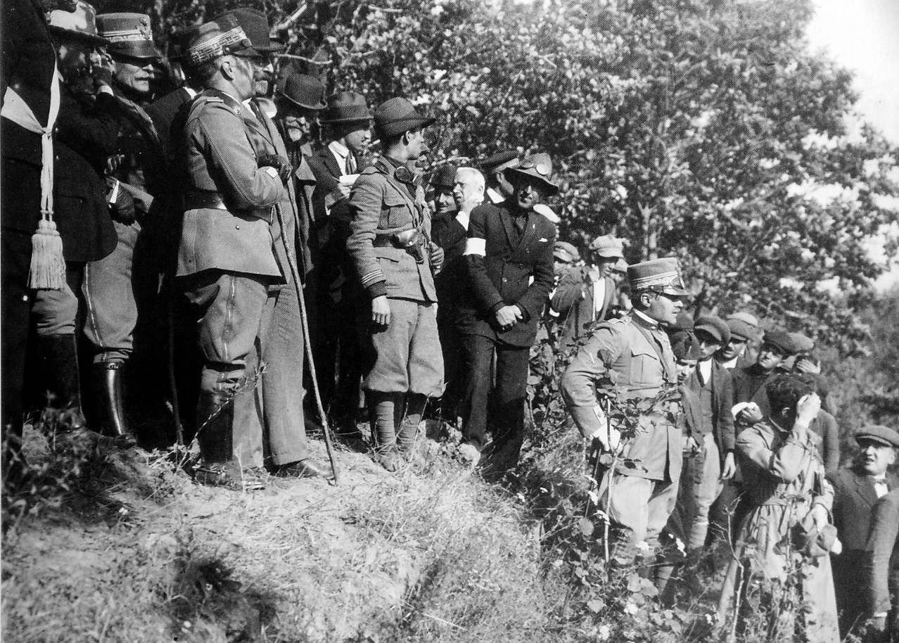 Busto Mussolini con basco in lava dell'Etna