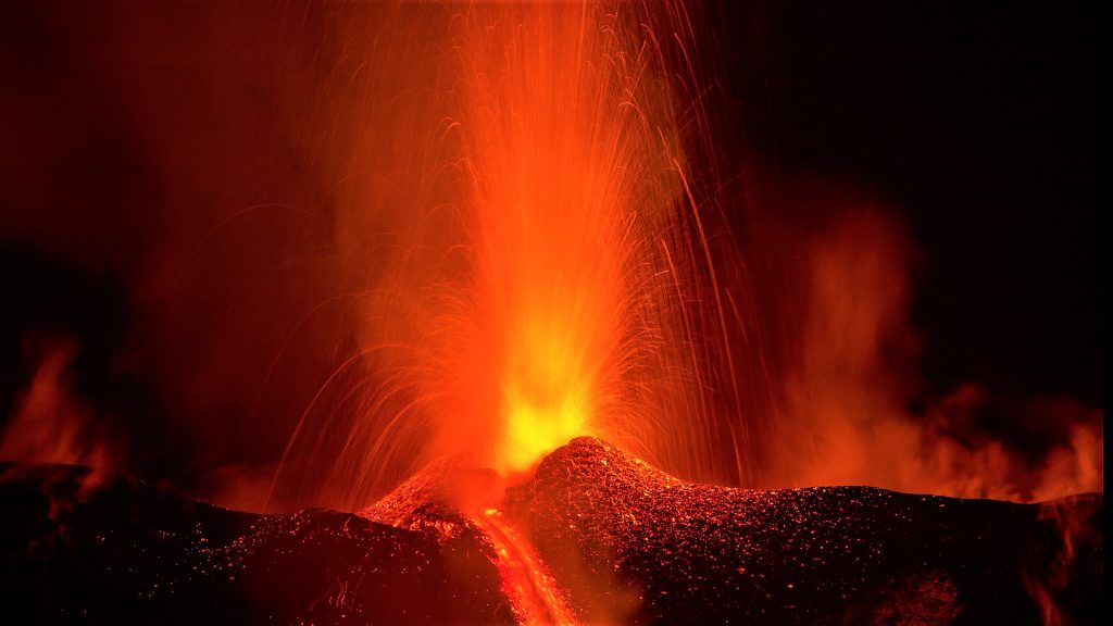 L’Etna dà segni di risveglio: attività stromboliana in area sommitale