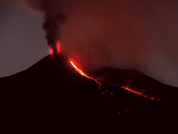 Un vulcano cresce davanti ai nostri occhi: il Nuovo Cratere di Sud-Est dell’Etna