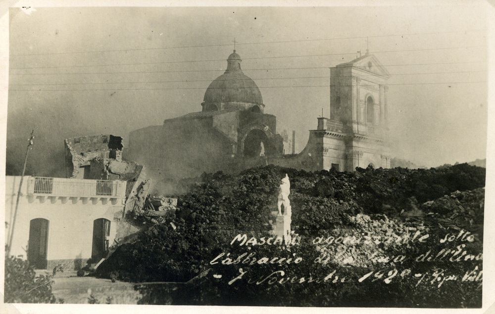 “Etna 1928.La distruzione di Mascali”. Nel 90esimo anniversario della storica eruzione, la mostra fotocartografica a Napoli, poi a Catania, Prato e a novembre a Mascali