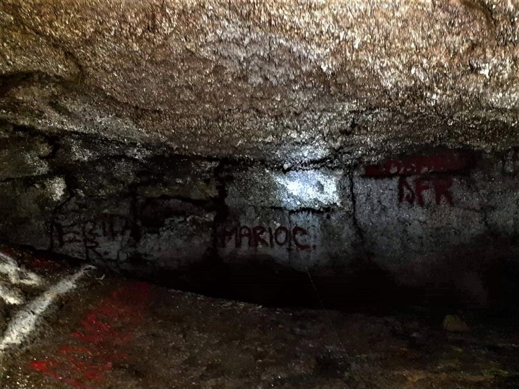 Quelle … “imprese” firmate dai devastatori imbecilli della Grotta della Noce, gioiello nel Parco dell’Etna