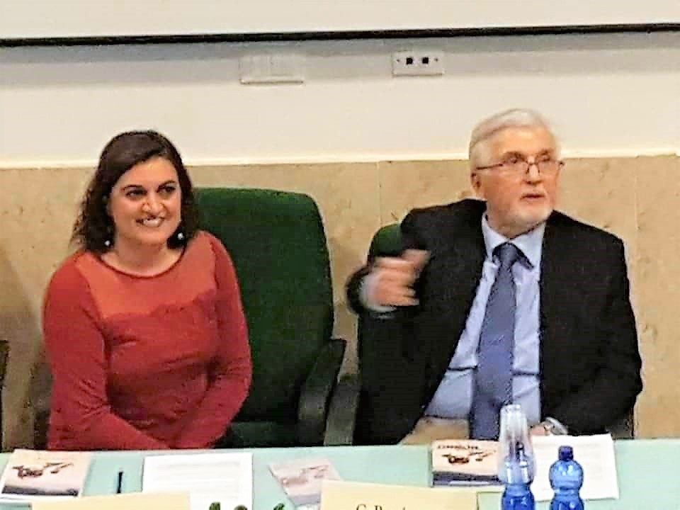 Quel “Diversamente nonno”, che è insieme testimonianza, buona pratica, modello di convivenza fra generazioni diverse. Al di là del DNA