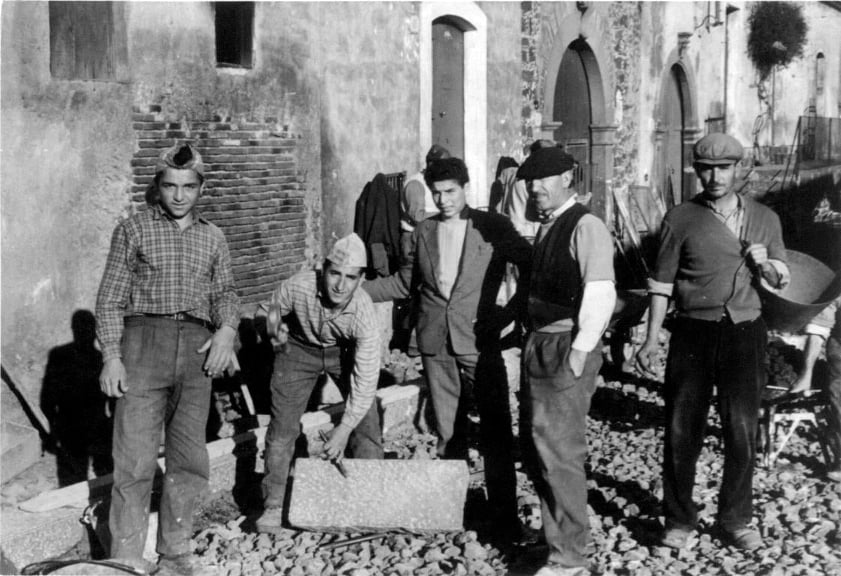 Gli eroici pirriaturi e “La morbida resistenza della roccia”. Storia della lavorazione del prezioso basalto lavico dell’Etna