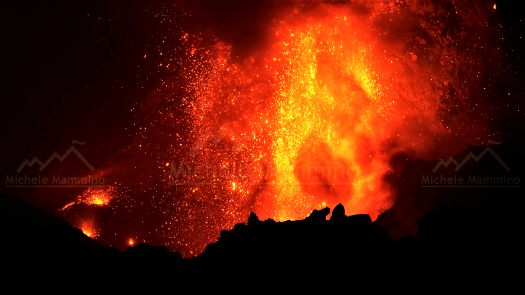 Etna by night, il fantastico spettacolo della Bocca Nuova