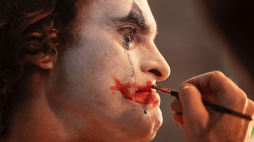 Joker, la purezza della sua follia, il suo contagioso disagio. E la bugia del sogno americano