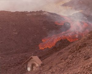 1 Tre momenti della distruzione dell’Altarino nel corso dell’eruzione del 1983