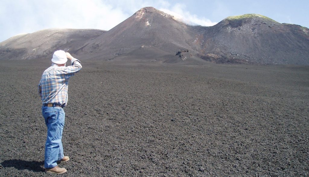 Buon compleanno al grande Jean-Claude Tanguy, una vita di studi sull’Etna
