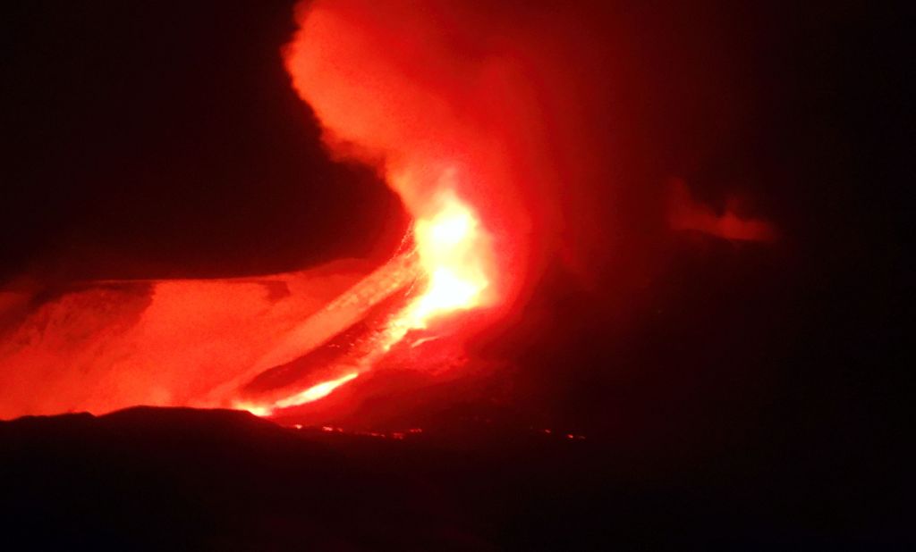 Etna, tutto il parossismo di Santa Lucia 2020 minuto per minuto