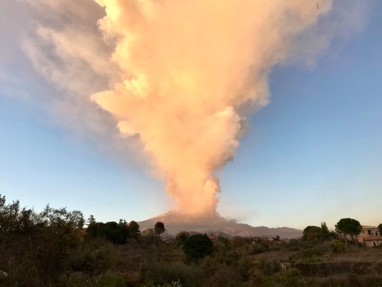 Etna, tremori e boati: una preziosa lezione