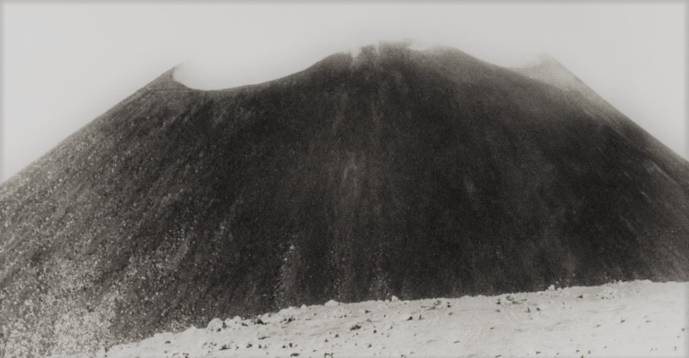 Etna, 27 maggio 2021: il Cratere di Nord-Est, primo subterminale, compie 110 anni