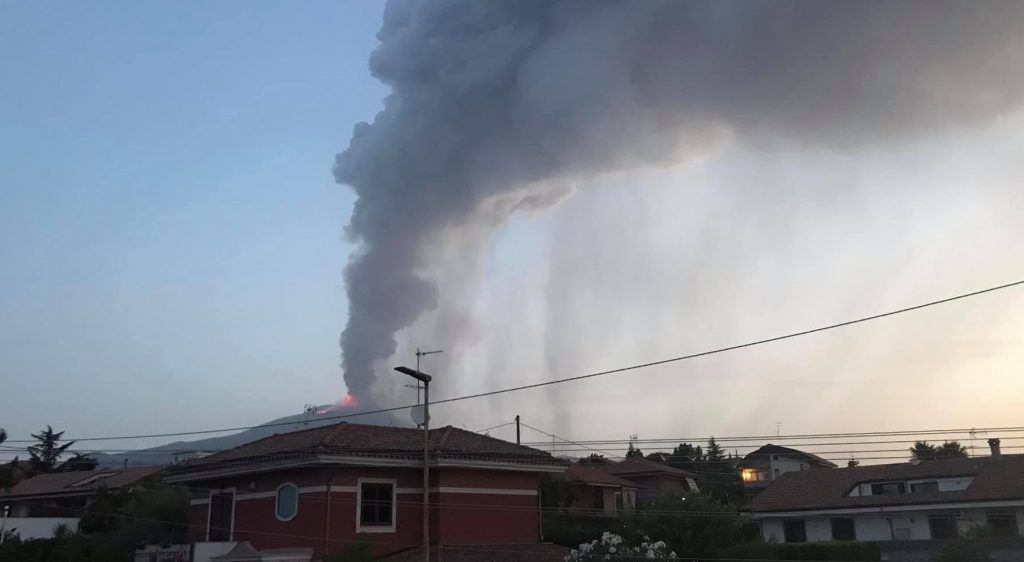 Etna, la notte di paura di un bambino. “Tremava tutto, mi sembrava terremoto”