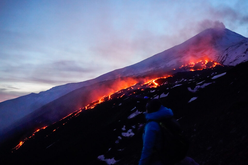 Lassù, la “placida” eruzione dell’Etna di dicembre 2022, spettacolo di fine anno