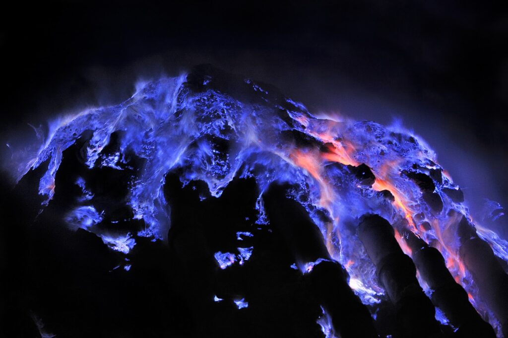 Ma la lava è sempre più blu