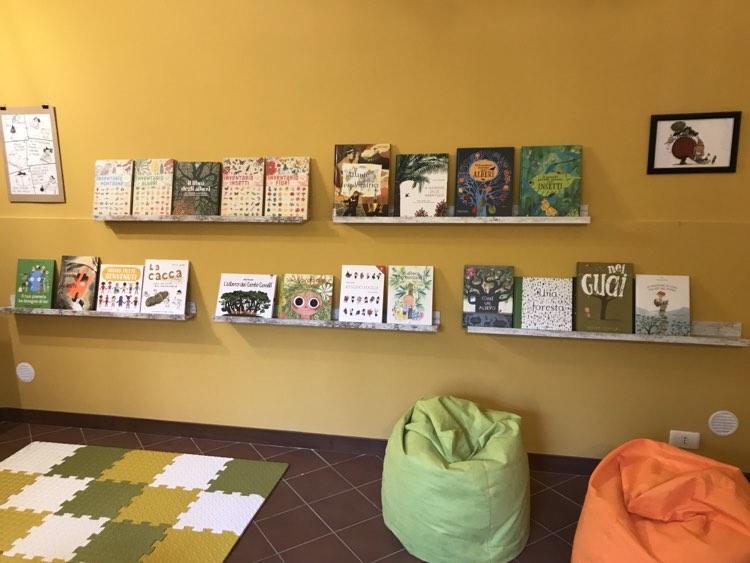 Vieni, c’è un libro nel bosco, vuoi conoscerlo tu