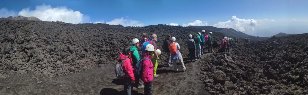 MontagnAmo, ascesa e autonomia in montagna: da Padova all’Etna, la meravigliosa storia di undici ragazzi con sindrome di Down