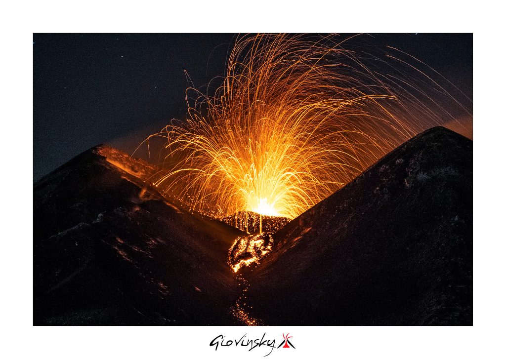 Etna, 10 novembre 2023: un minuto e 12 secondi di spettacolo notturno