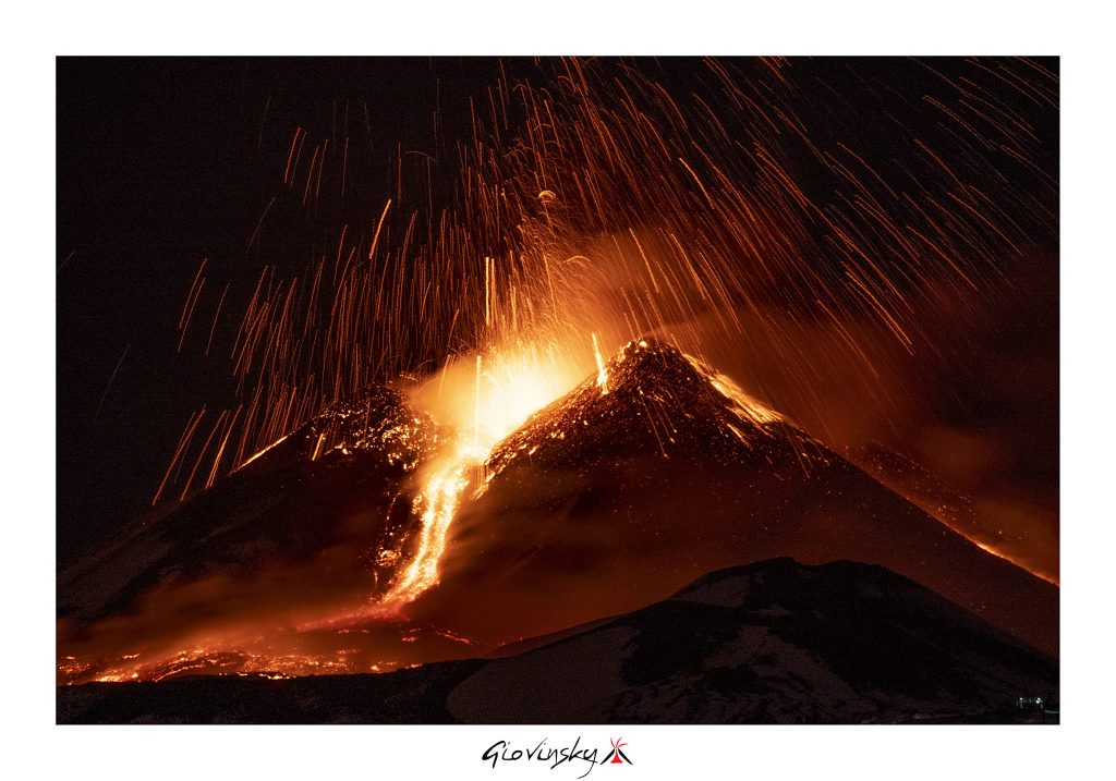 Favolose fontane di lava con sublime serenata di Mozart. E’ il magico 1 dicembre 2023 dell’Etna Patrimonio dell’umanità