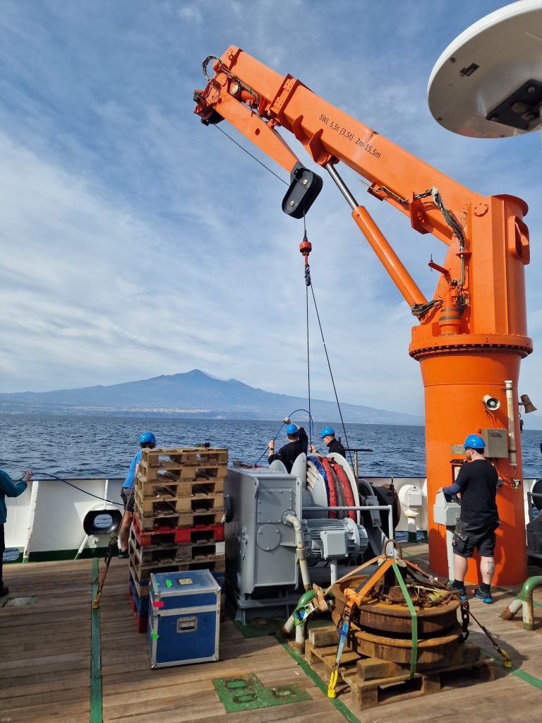 In fondo al mar, così si muove l’Etna