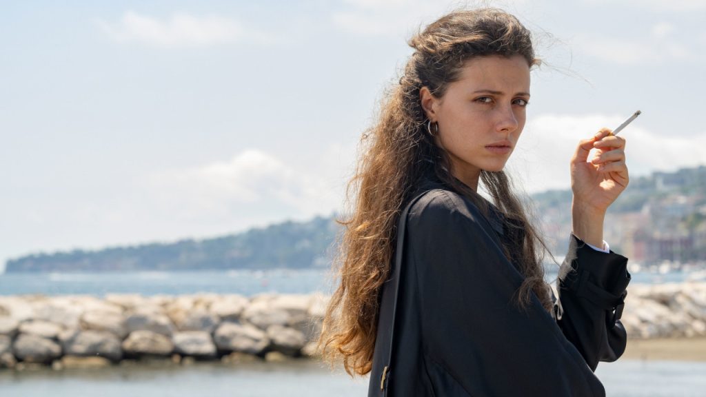 Parthenope, che viene dal mare e prende a morsi la vita