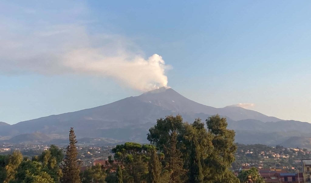 Festival Vulcani, dal 26 al 28 giugno a Trecastagni la quarta edizione. Continua l’affascinante viaggio nelle “montagne viventi”, al confine del mondo