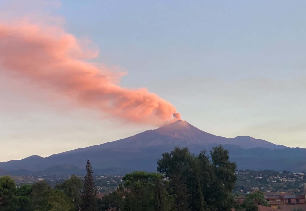 Le 18 principali fake news sulla pericolosità di vulcani ed eruzioni. Alcune sull’Etna